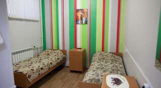 Гостиница Хостел Мира 5 Комсомольск-на-Амуре Бюджетный двухместный номер с 2 отдельными кроватями-1